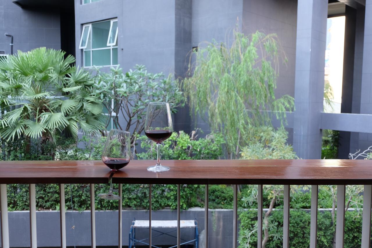 Haus Sathorn 21 Bed And Breakfast Bangkok Exterior photo