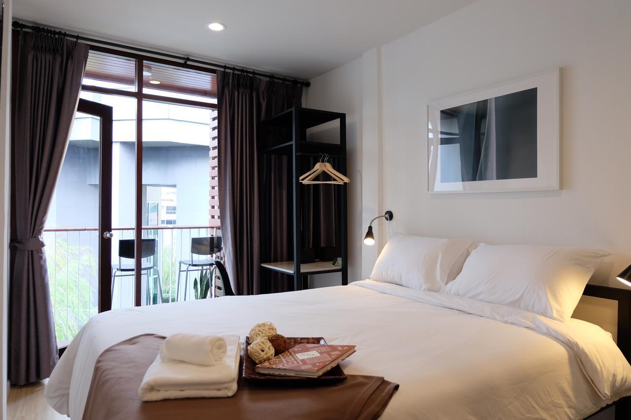 Haus Sathorn 21 Bed And Breakfast Bangkok Exterior photo